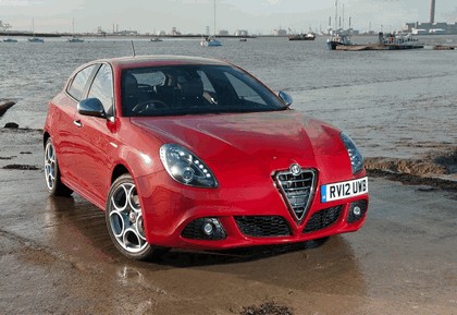 2012 Alfa Romeo Giulietta - UK version 21