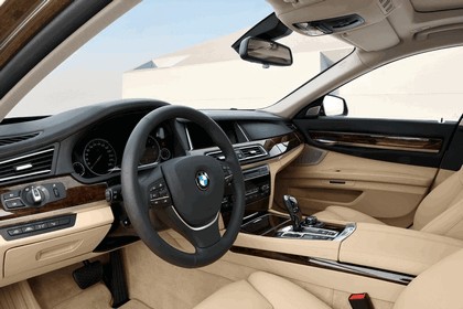 2012 BMW 750d ( F01 ) 21