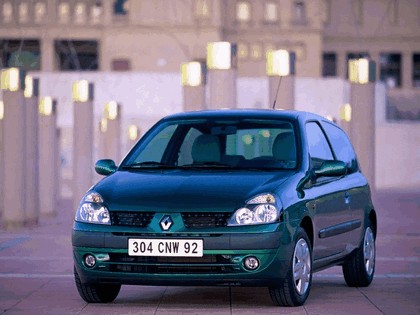 2001 Renault Clio 3-door 5