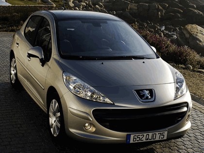 2006 Peugeot 207 5-door with panoramic sunroof 3