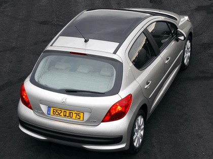 2006 Peugeot 207 5-door with panoramic sunroof 18
