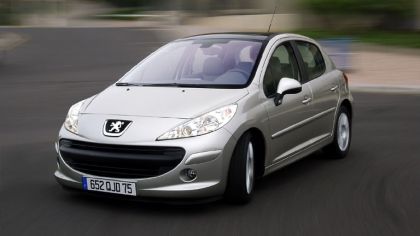 2006 Peugeot 207 5-door with panoramic sunroof 4