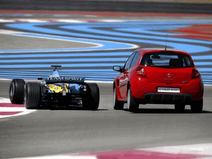 2006 Renault Clio Renault Sport and F1 8
