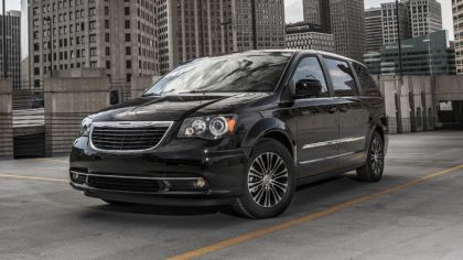 2013 Chrysler Town and Country S 1