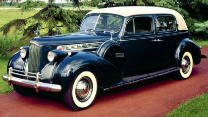 1940 Packard 180 Super Eight Custom club sedan 9
