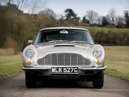 1965 Aston Martin DB6 - UK version 4
