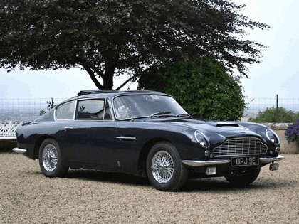 1965 Aston Martin DB6 - UK version 19