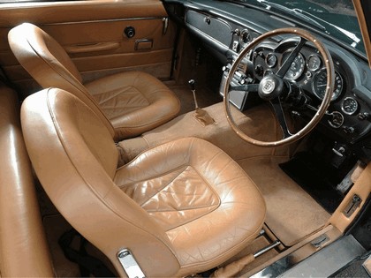 1965 Aston Martin DB6 - UK version 25