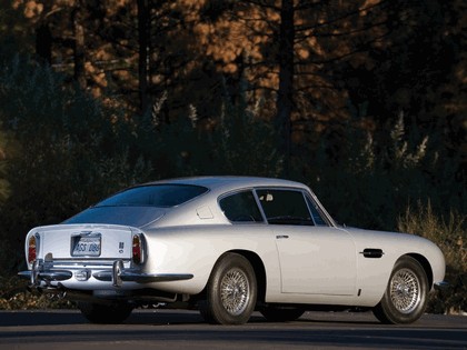 1965 Aston Martin DB6 Vantage 3