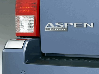 2007 Chrysler Aspen Limited 13