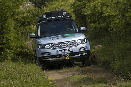 2013 Land Rover Range Rover ( L405 ) SD V6 hybrid prototype 1