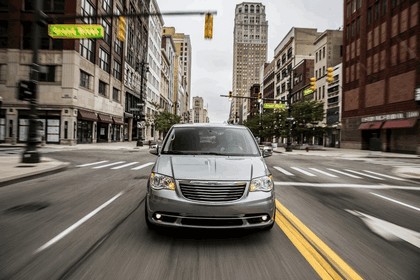 2014 Chrysler Town & Country 30th Anniversary Edition 2