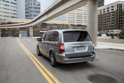 2014 Chrysler Town & Country 30th Anniversary Edition 3