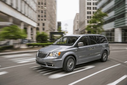 2014 Chrysler Town & Country 30th Anniversary Edition 4