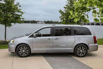2014 Chrysler Town & Country 30th Anniversary Edition 11