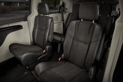 2014 Chrysler Town & Country 30th Anniversary Edition 19