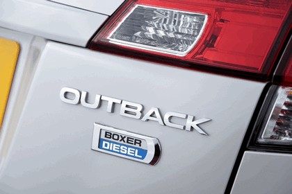 2013 Subaru Outback 2.0D SZ Lineartronic - UK version 15