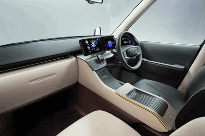 2013 Toyota JPN Taxi concept 16