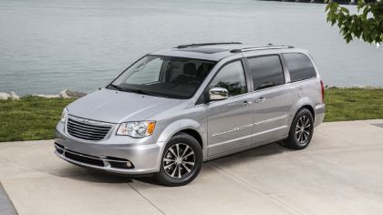 2015 Chrysler Town and Country 6