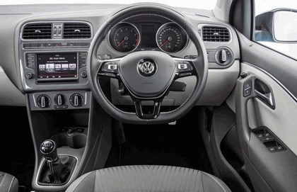 2015 Volkswagen Polo SE Design - UK version 22