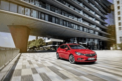 2015 Opel Astra 19