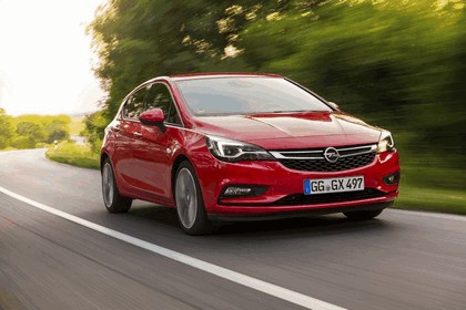 2015 Opel Astra 48