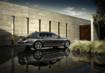2015 BMW 750Li xDrive with Design Pure Excellence 3