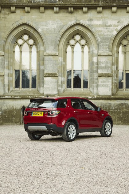 2015 Land Rover Discovery Sport HSE Luxury - UK version 2