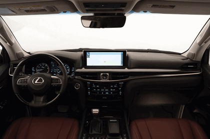 2016 Lexus LX 570 21