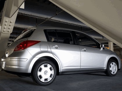2007 Nissan Versa hatchback 3