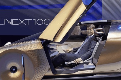 2016 BMW Vision Next 100 concept 22