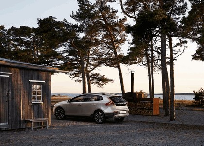 2016 Volvo V40 Cross Country 2