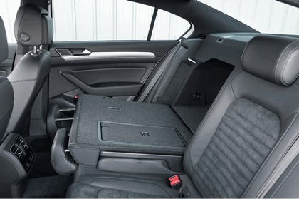 2017 Volkswagen Passat GTE - UK version 21