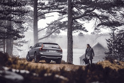 2017 Volvo V90 Cross Country 24