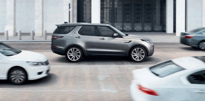 2017 Land Rover Discovery 73