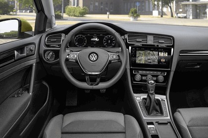 2017 Volkswagen Golf ( VII ) TSI 8