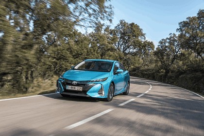 2017 Toyota Prius Plug-in Hybrid 16