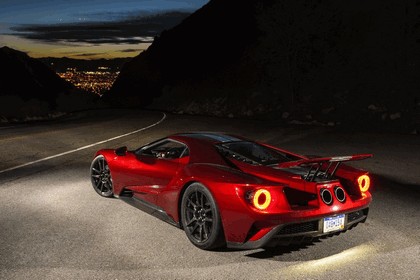 2017 Ford GT 10