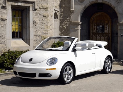 2007 Volkswagen Triple White New Beetle convertible 12
