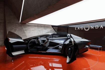 2018 Aston Martin Lagonda Vision concept 10