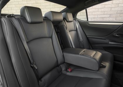 2018 Lexus ES 300h 27