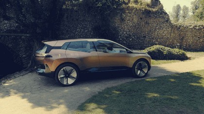 2018 BMW Vision iNEXT 4