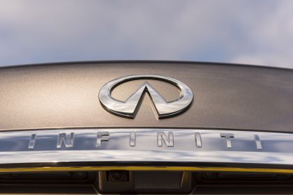 2015 Infiniti Q70 Hybrid - UK version 49