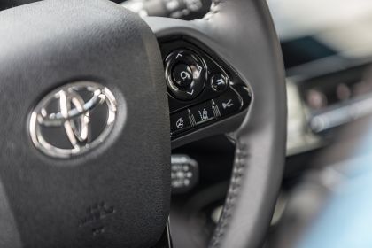 2019 Toyota Prius XLE AWD-e 29
