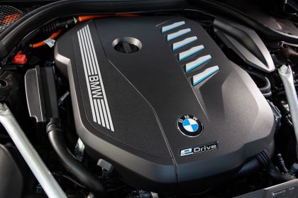 2019 BMW 745e 37