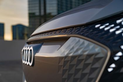 2019 Audi AI:ME concept 140