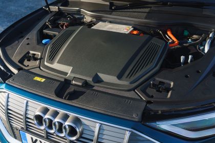 2019 Audi e-Tron - UK version 96