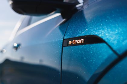 2019 Audi e-Tron - UK version 98