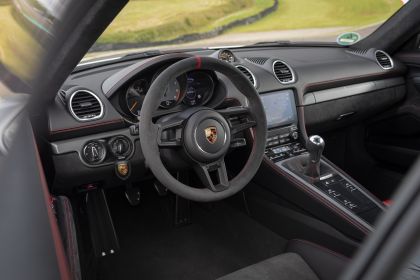 2019 Porsche 718 ( 982 ) Cayman GT4 82
