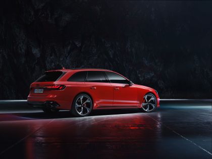 2020 Audi RS 4 Avant 32
